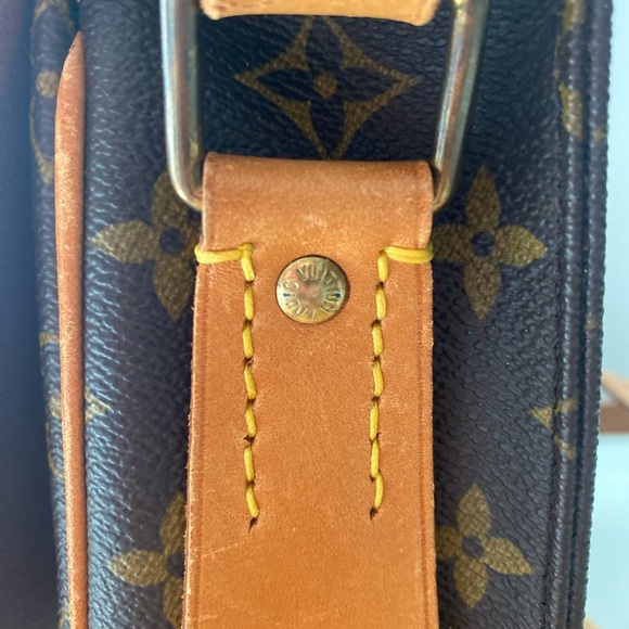 🔥🔥Authentic LV Monogram Cartouchiere GM🔥 - Picture 5 of 16